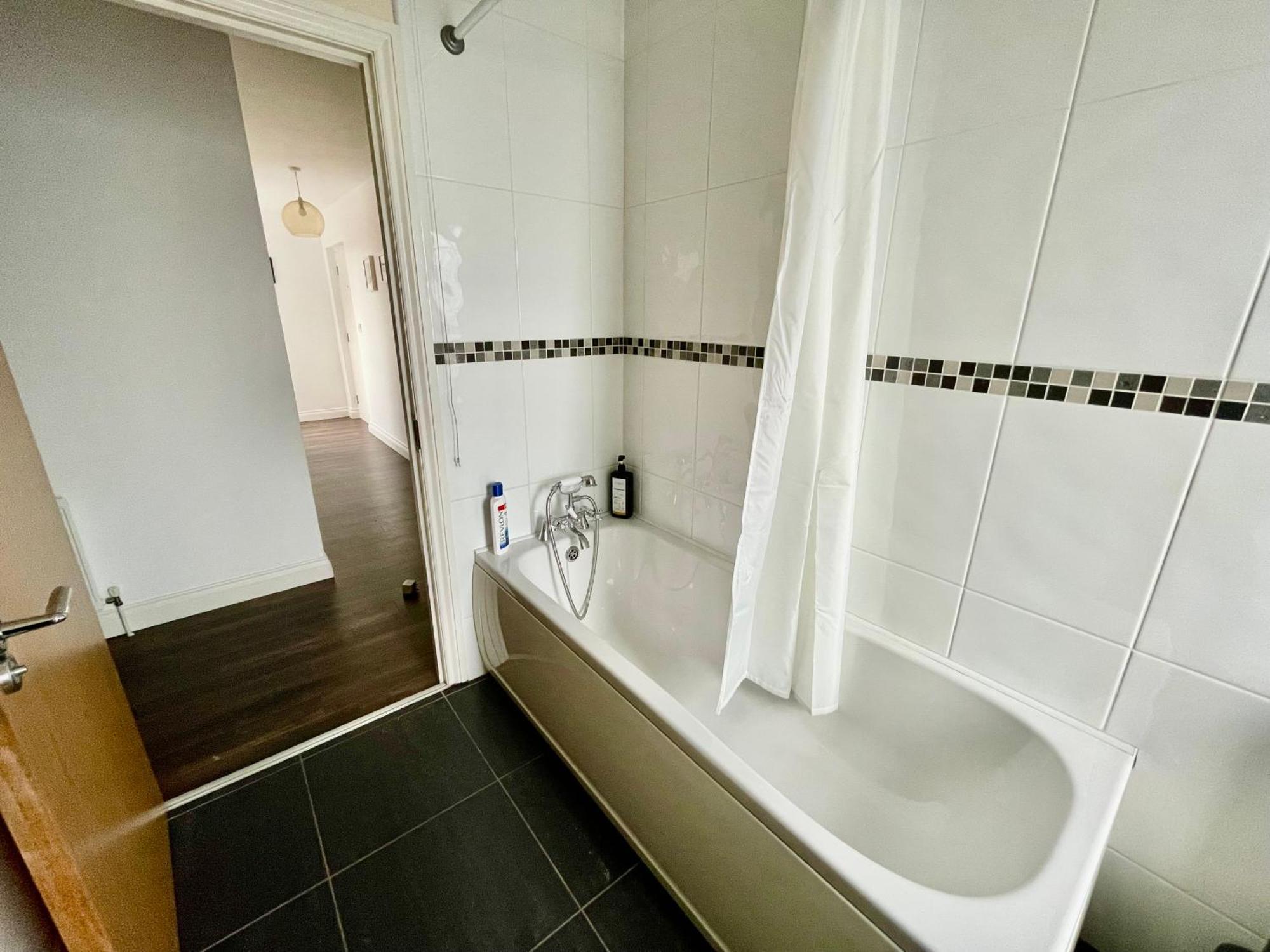 2 Bedroom City-Centre Apartment With Free Parking Belfast Exteriör bild