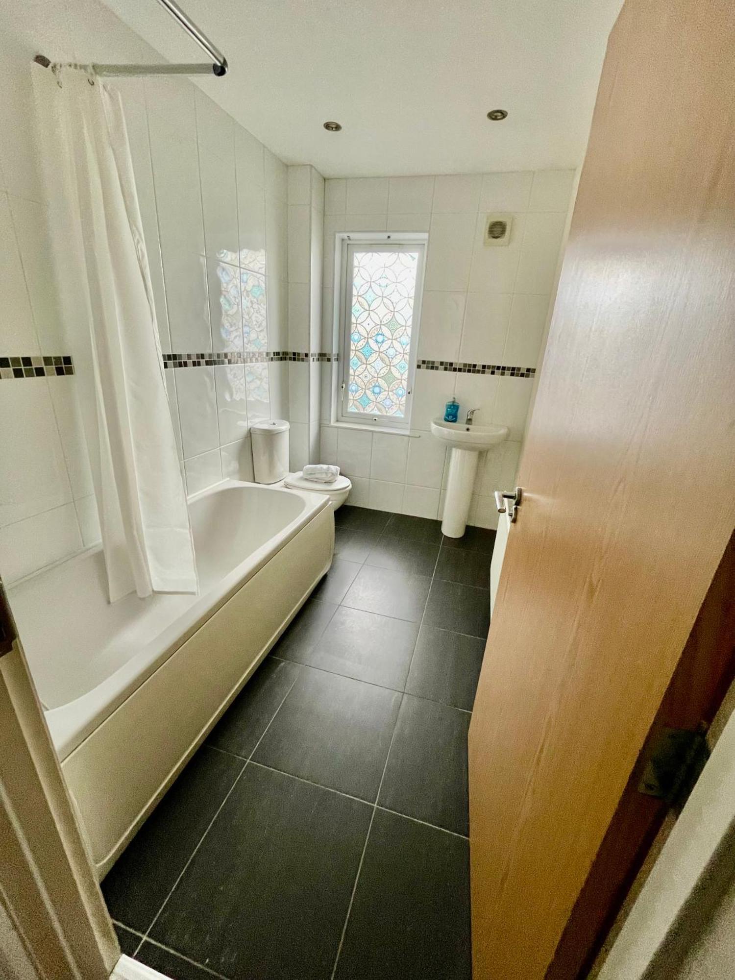 2 Bedroom City-Centre Apartment With Free Parking Belfast Exteriör bild